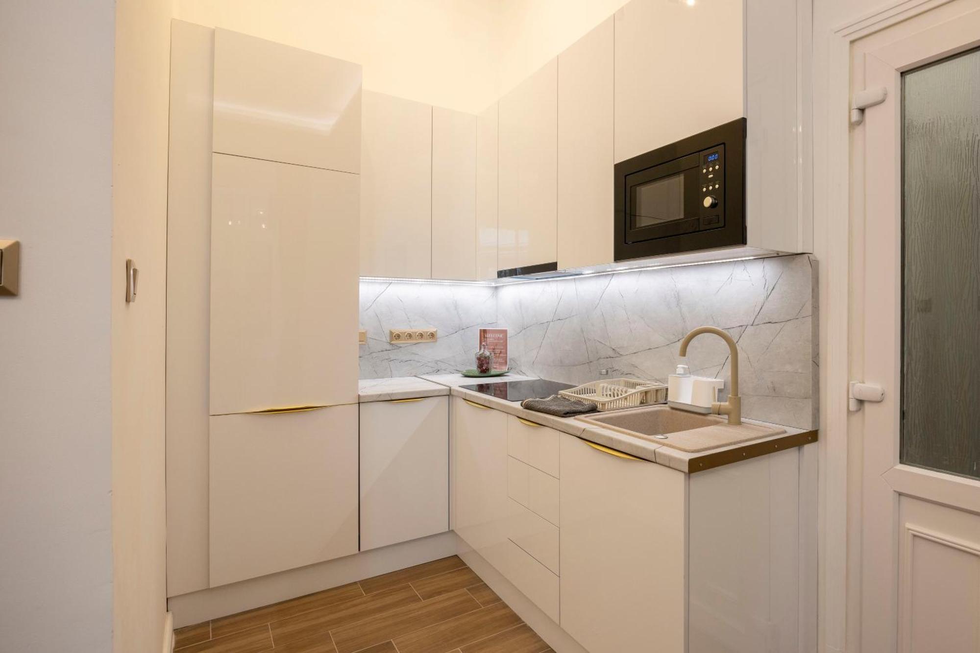 Exclusive Downtown Quentin Residence By Prestige Homes Budapest Exterior photo